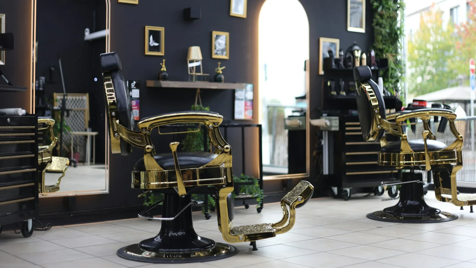 What a barber shop needs on its website that a salon does not