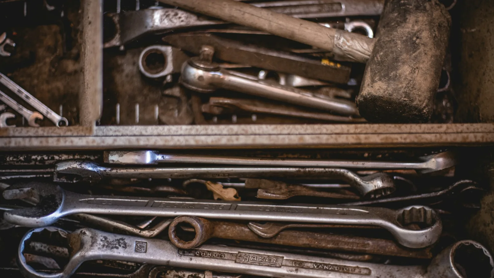 Equipment Hire Deposits: How Much to Hold and How to Say It