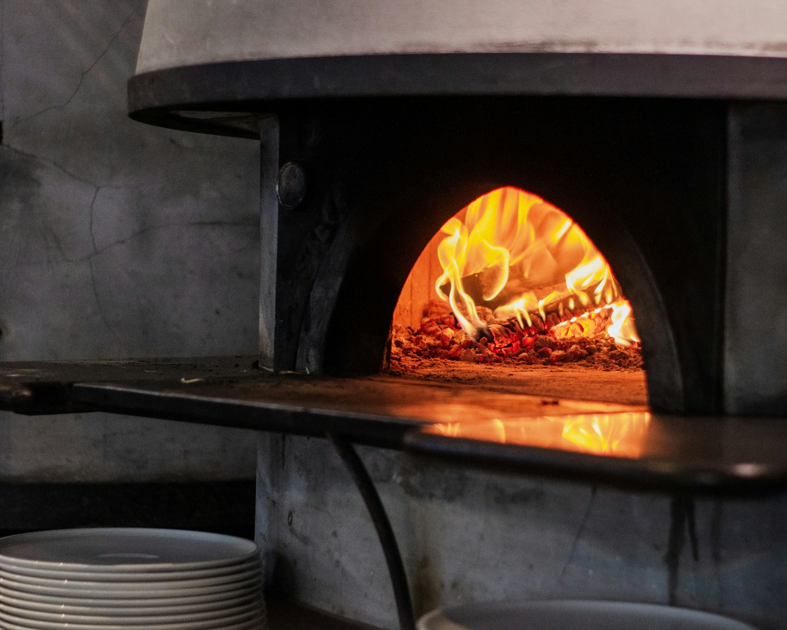 The mouth of a dome oven with bright flames