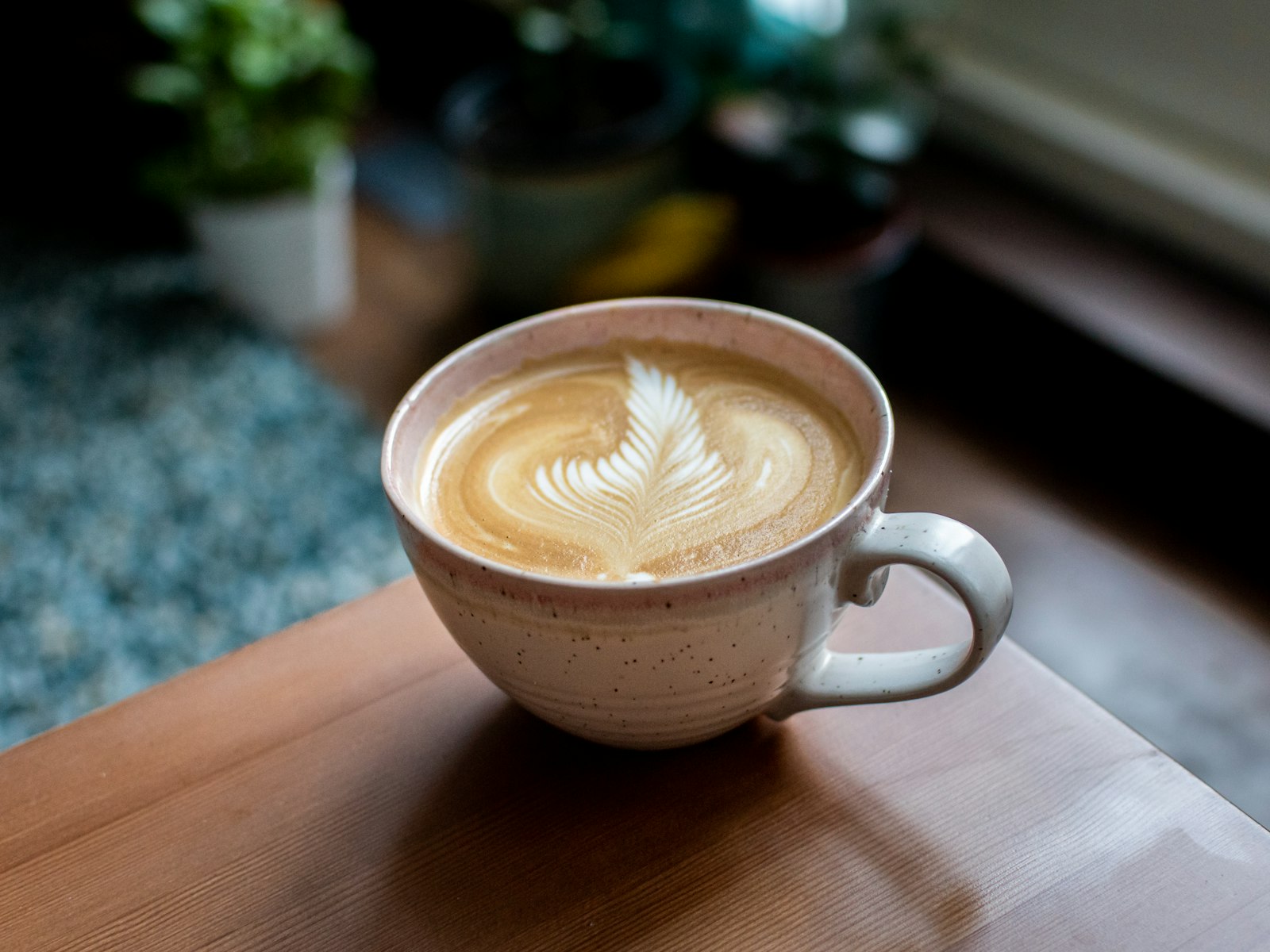 A latte in a speckled cup