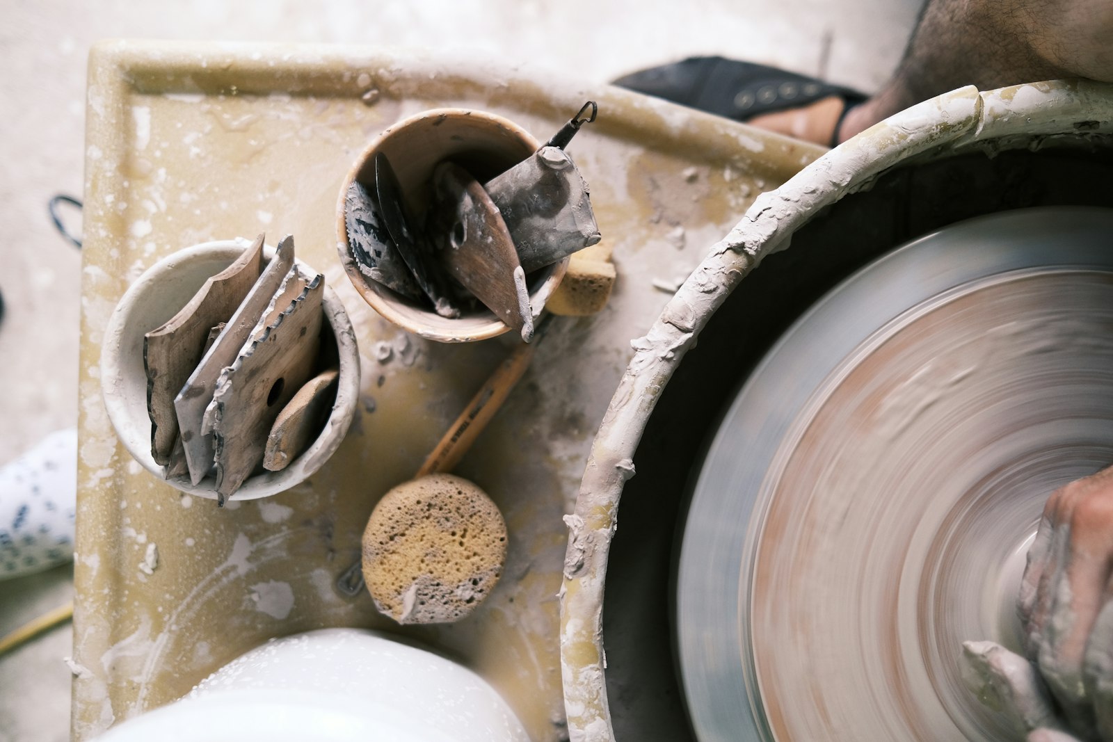 A wheel head with tools and a sponge, seen from above
