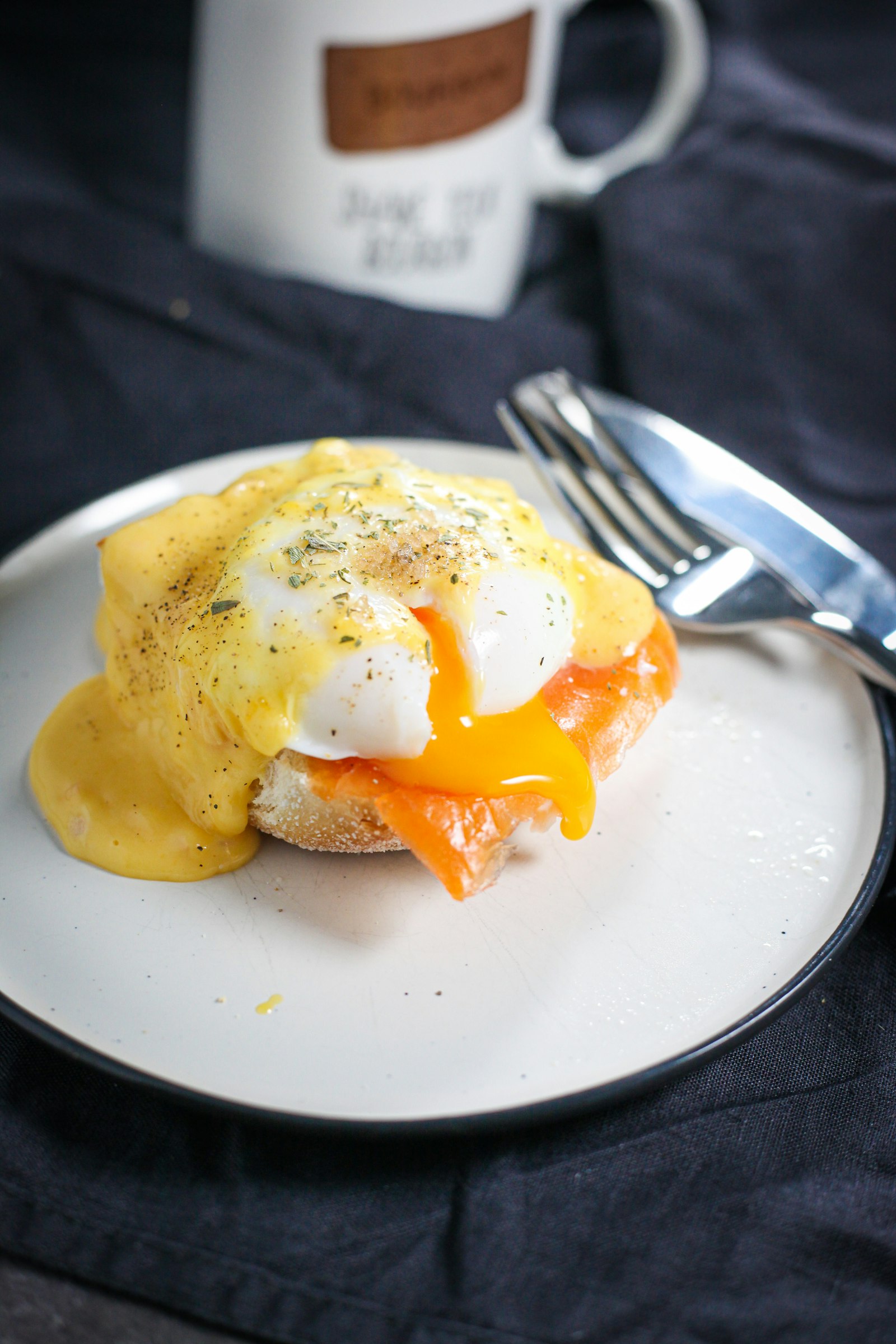 Eggs benedict with smoked salmon and a running yolk